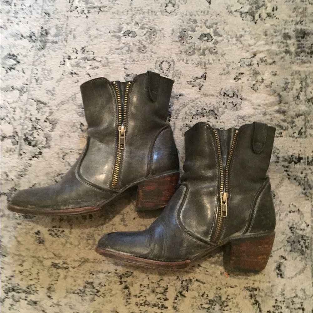 Freebird dark gray/dusty black leather Boots